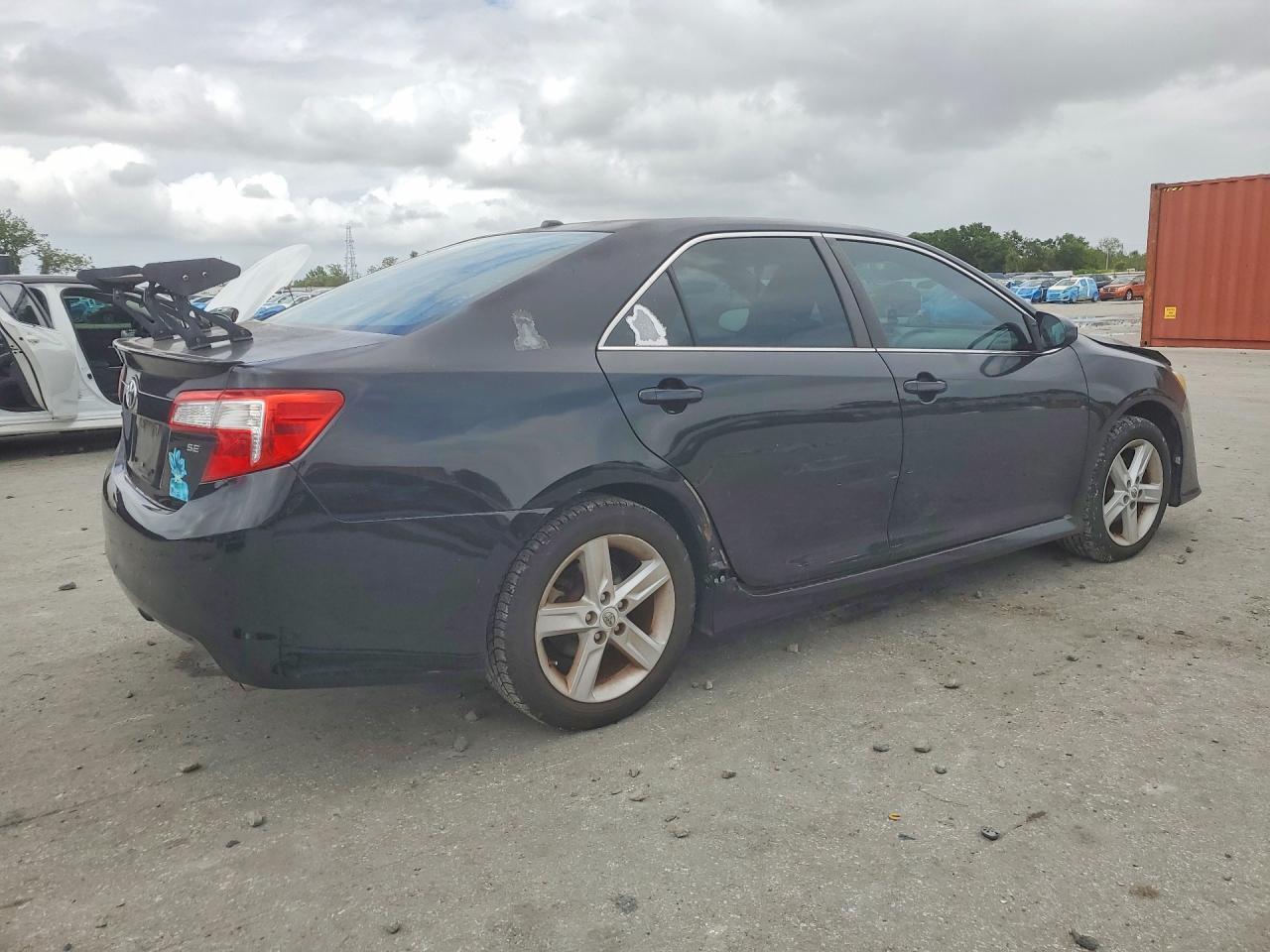 2013 Toyota Camry Se - Фото 3