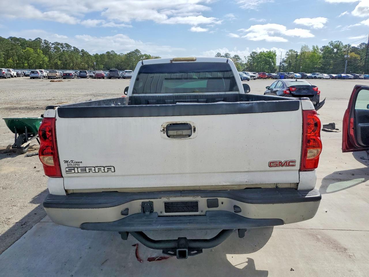 2007 GMC New Sierra C1500 Classic - Image 6