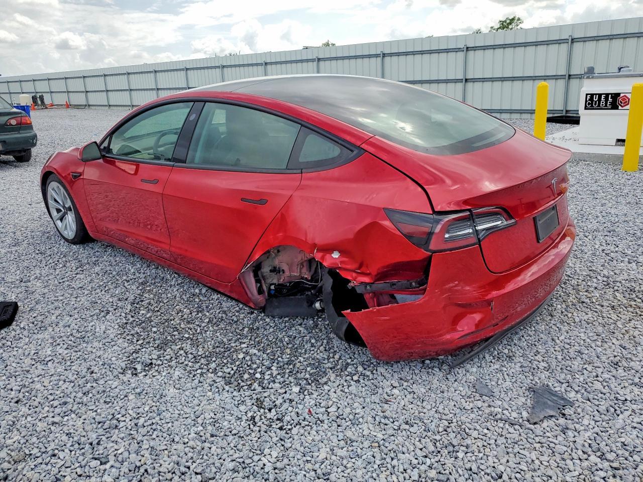 2022 Tesla Model 3 - Фото 2