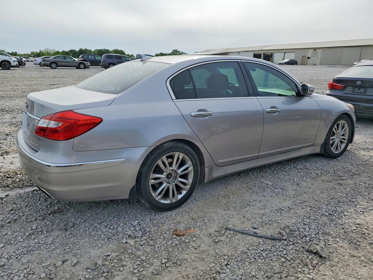 2012 Hyundai Genesis 3.8L - Фото 3