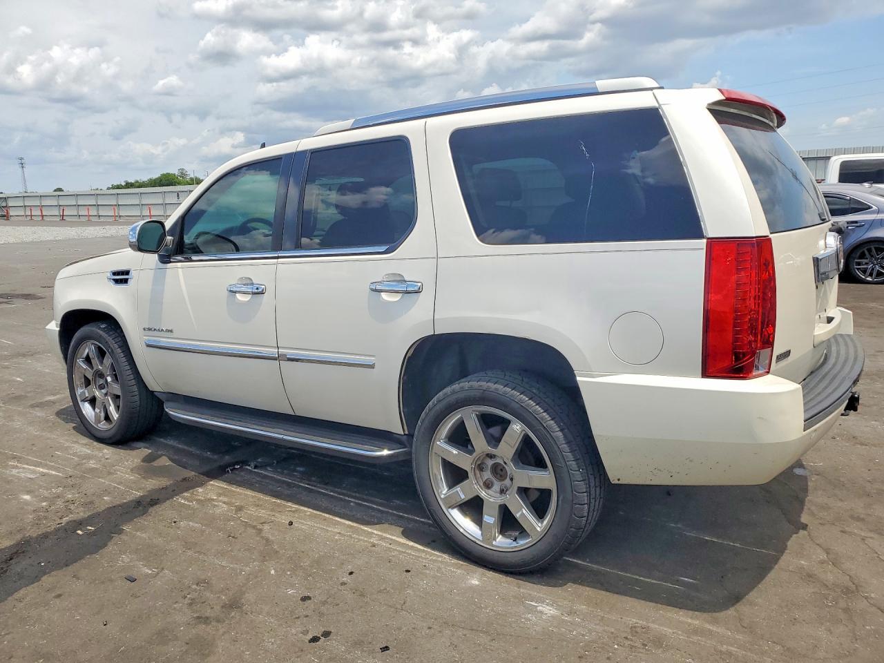 2010 Cadillac Escalade Luxury - Фото 2