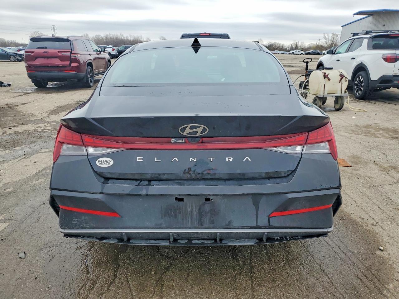2025 Hyundai Elantra Sel - Image 6