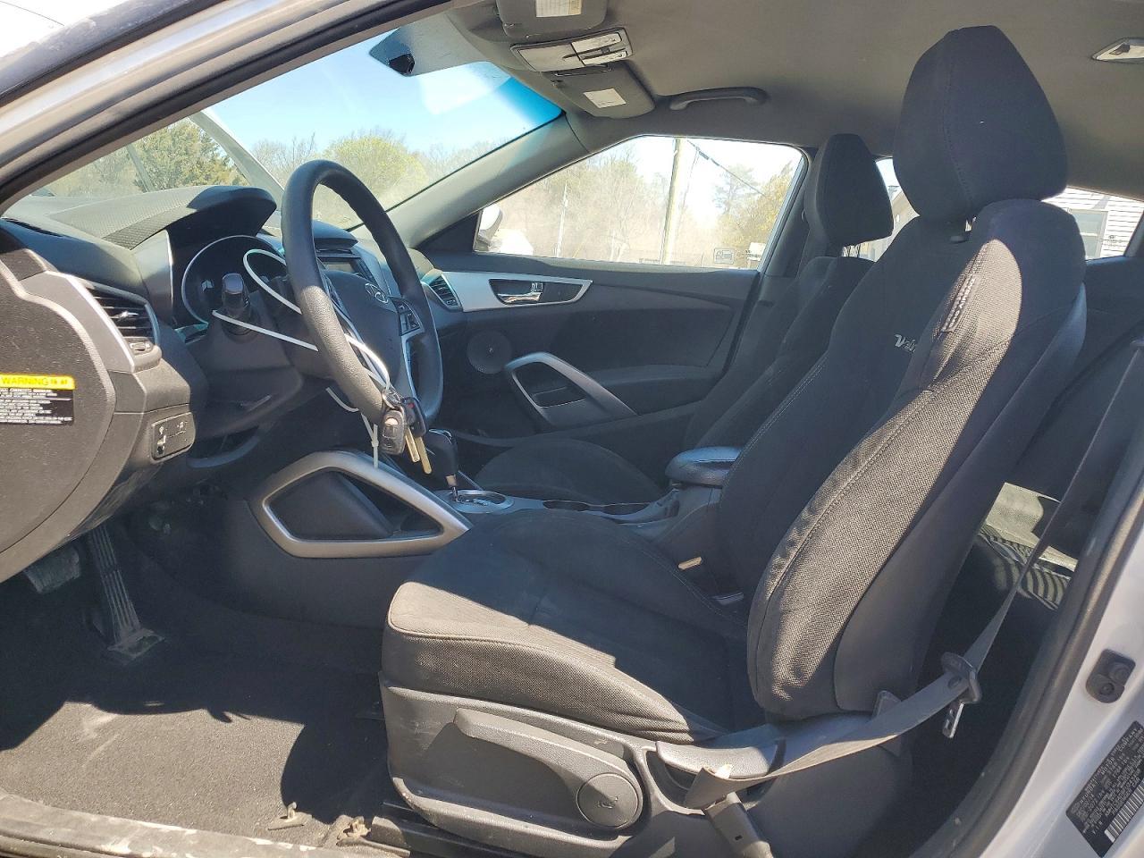 2015 Hyundai Veloster Base - Фото 7