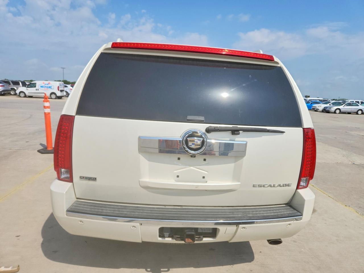 2011 Cadillac Escalade Luxury - Фото 6
