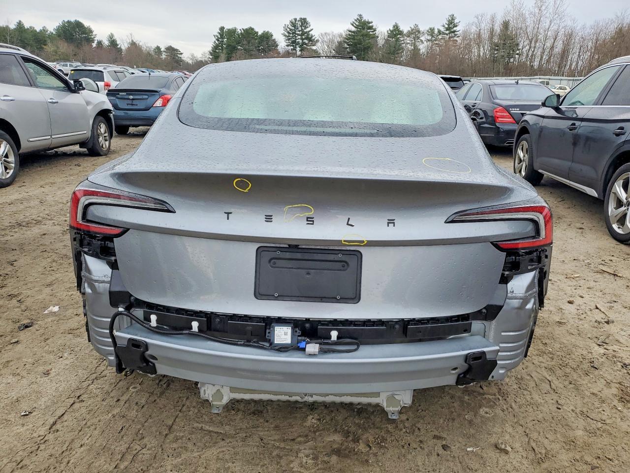 2025 Tesla Model 3 - Фото 6