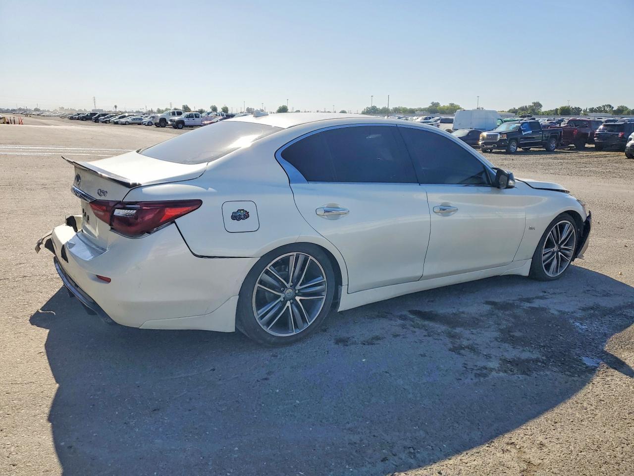 2017 Infiniti Q50 3.0T Premium - Фото 3