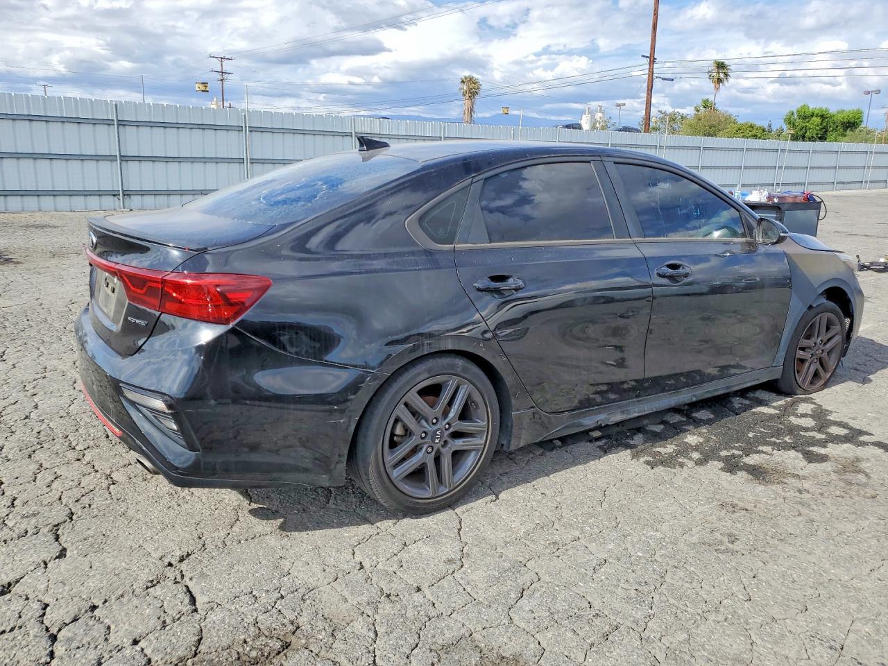2020 Kia Forte Gt Line - Фото 3