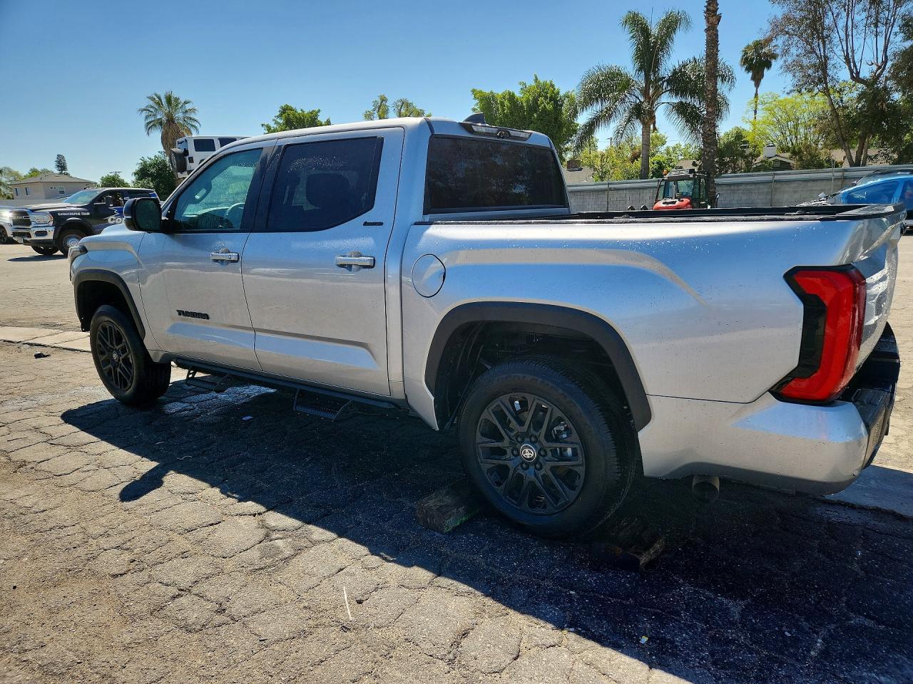 2025 Toyota Tundra Limited - Фото 2