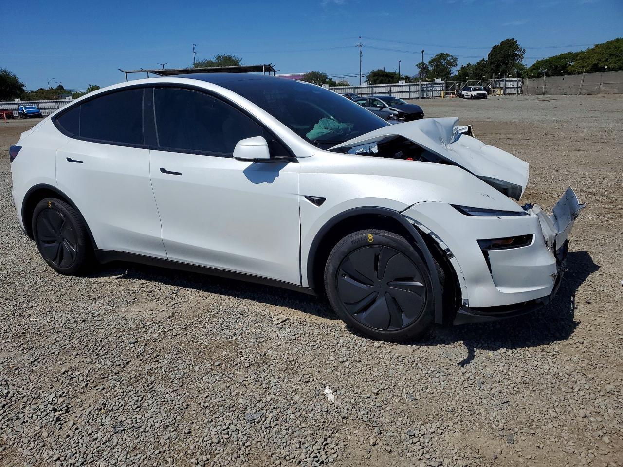 2026 Tesla Model Y - Image 4
