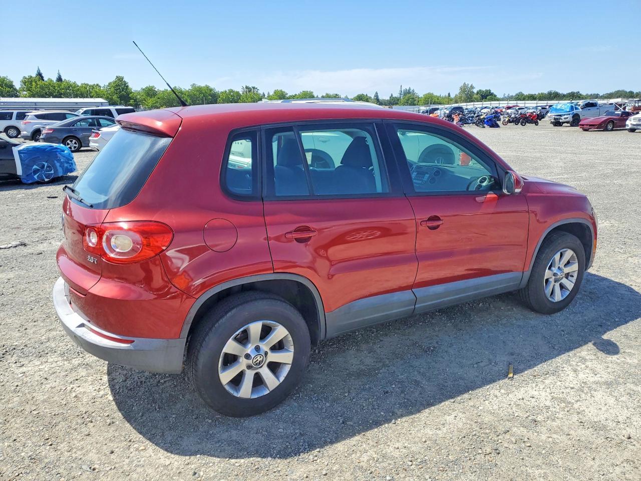 2010 Volkswagen Tiguan S - Фото 3