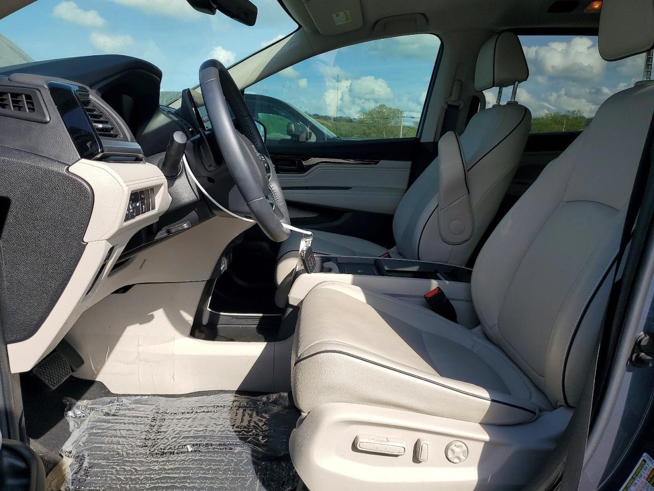 2025 Honda Odyssey Touring - Image 7