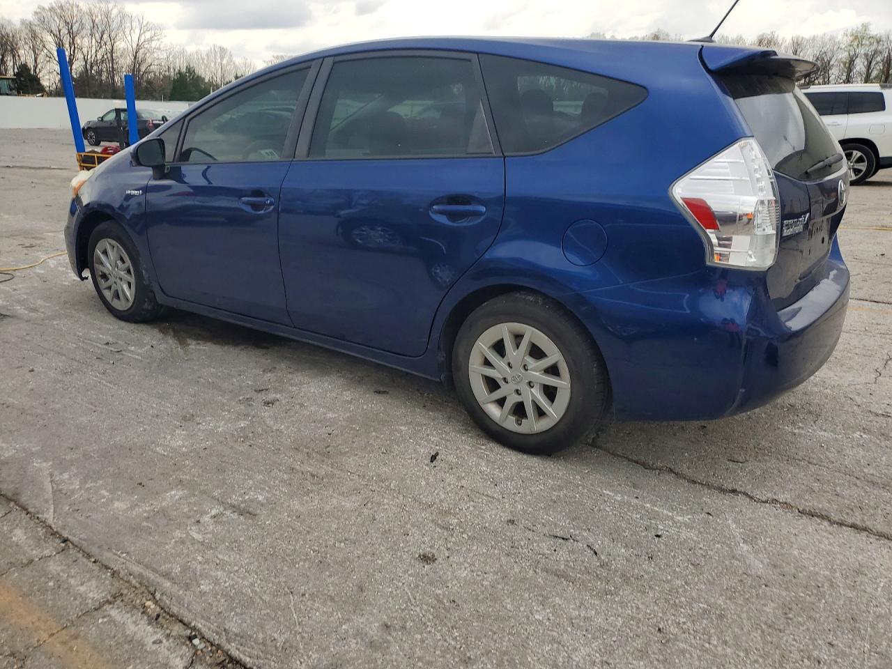 2012 Toyota Prius V Three - Фото 2