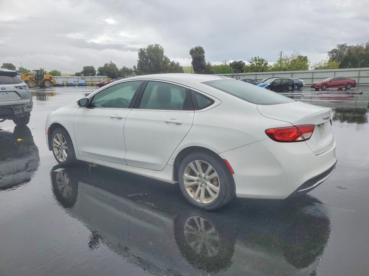 2016 Chrysler 200 Limited - Фото 2