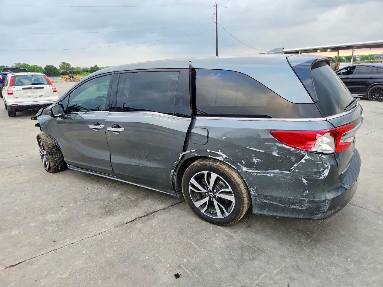 2018 Honda Odyssey Elite - Image 2