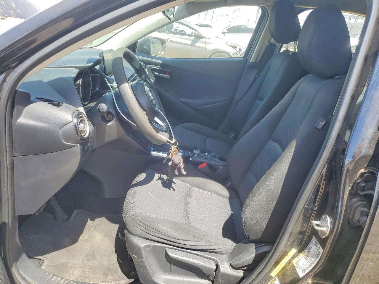 2019 Toyota Yaris Le - Image 7