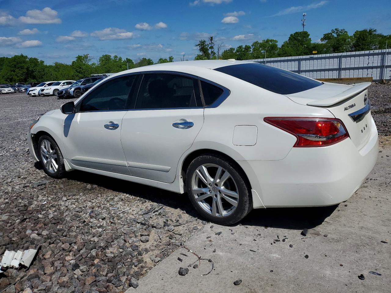 2013 Nissan Altima 3.5 S - Image 2