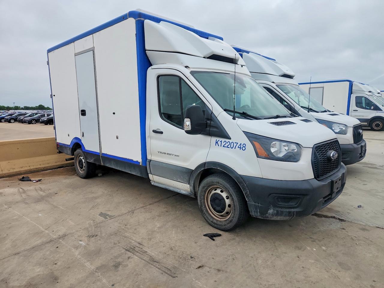 2022 Ford Transit Delivery Truck - Фото 4