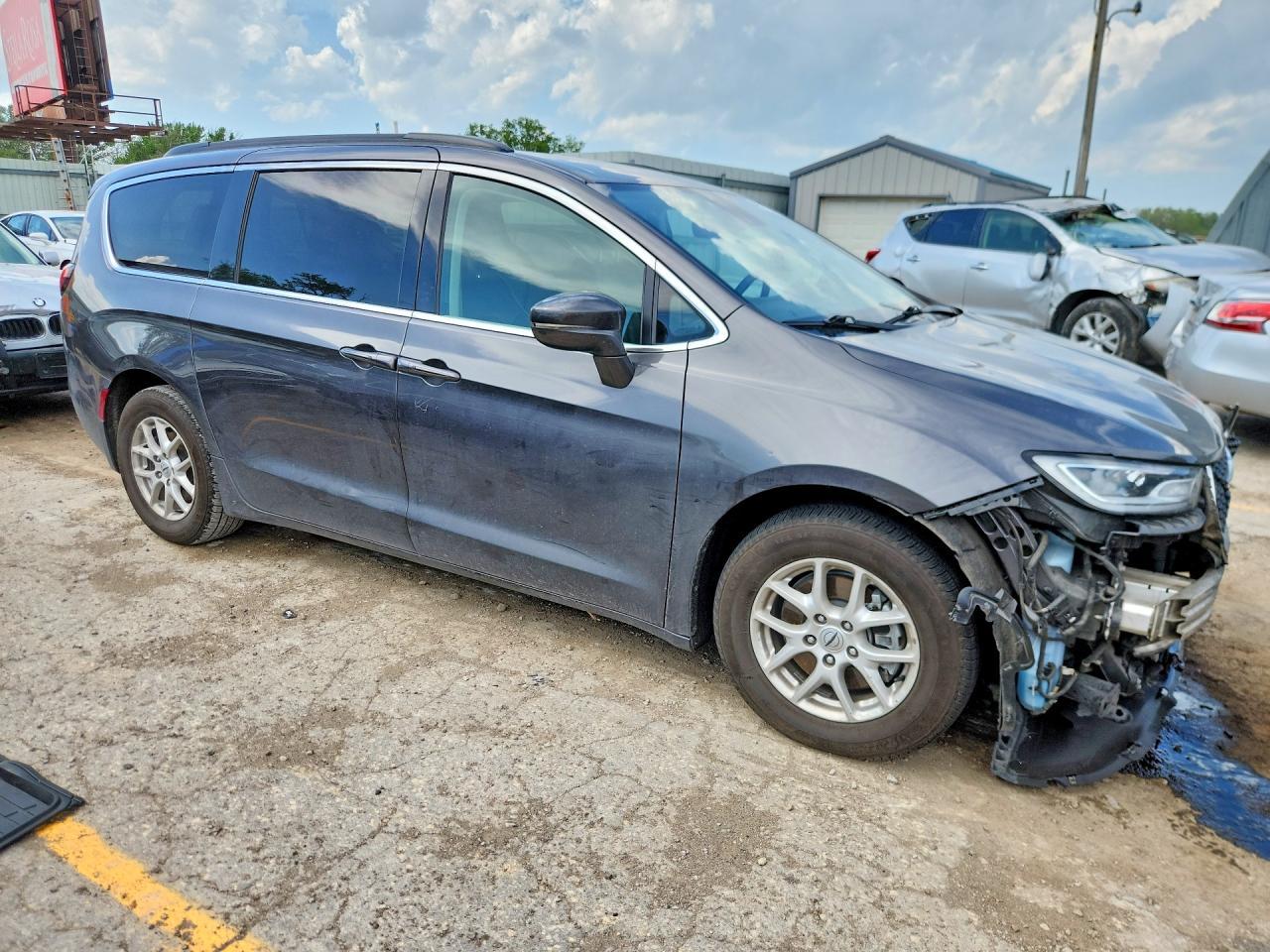 2022 Chrysler Pacifica Touring L - Image 4