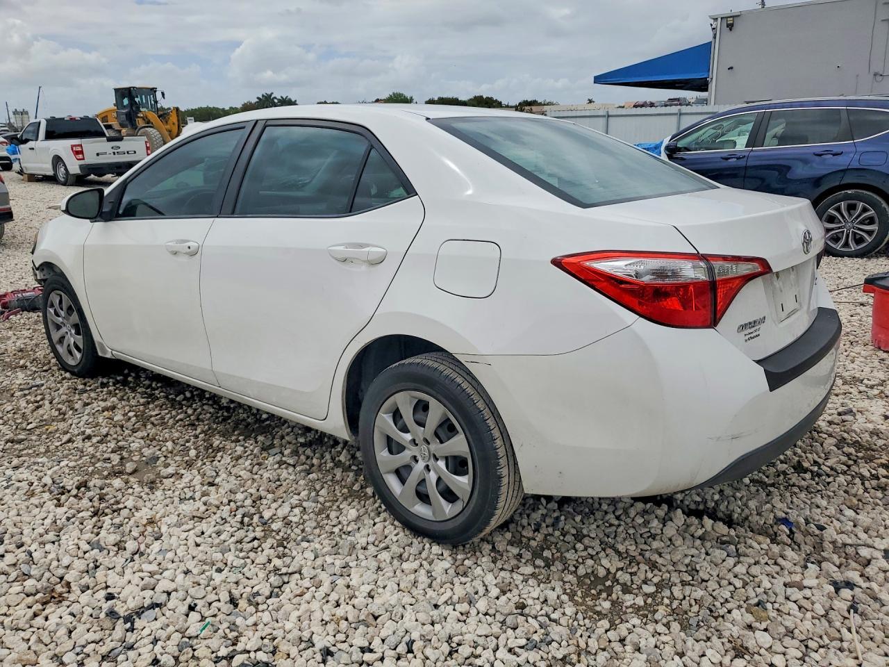 2015 Toyota Corolla Le - Фото 2