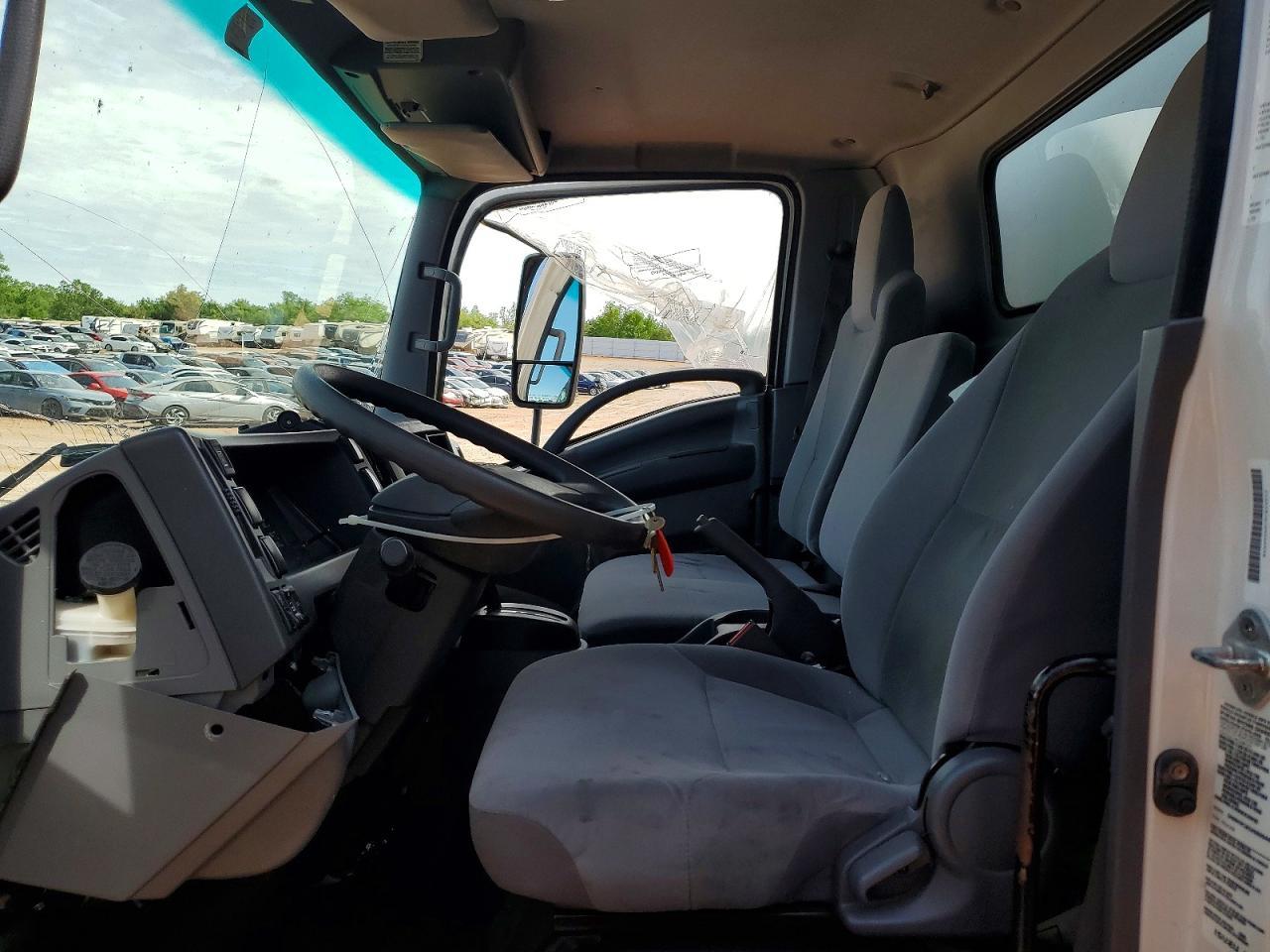 2017 Isuzu Npr - Box Truck - Фото 7