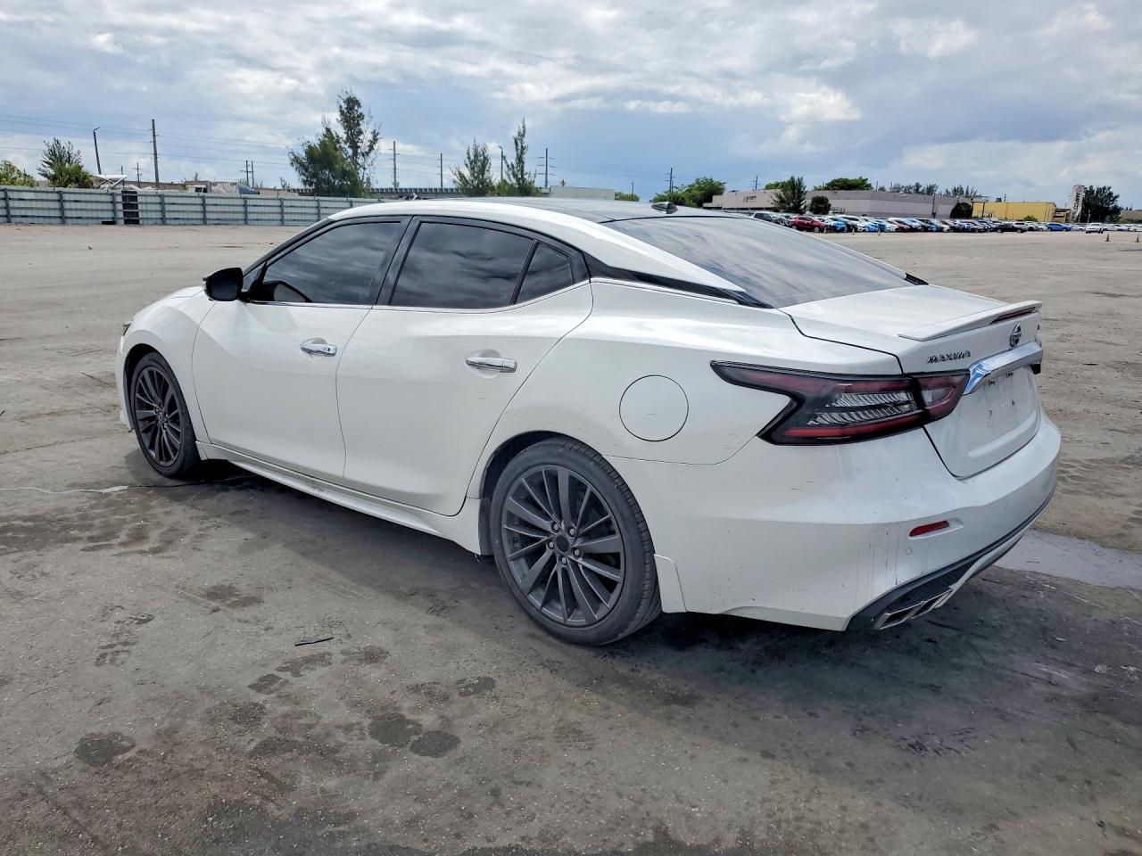 2020 Nissan Maxima Platinum - Image 2