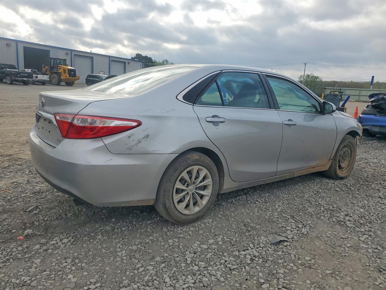 2015 Toyota Camry Le - Image 3