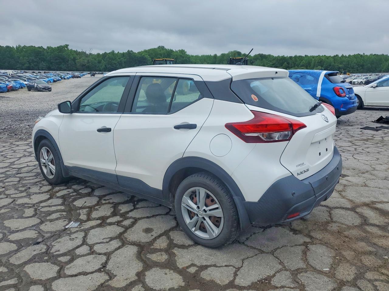 2020 Nissan Kicks S - Фото 2