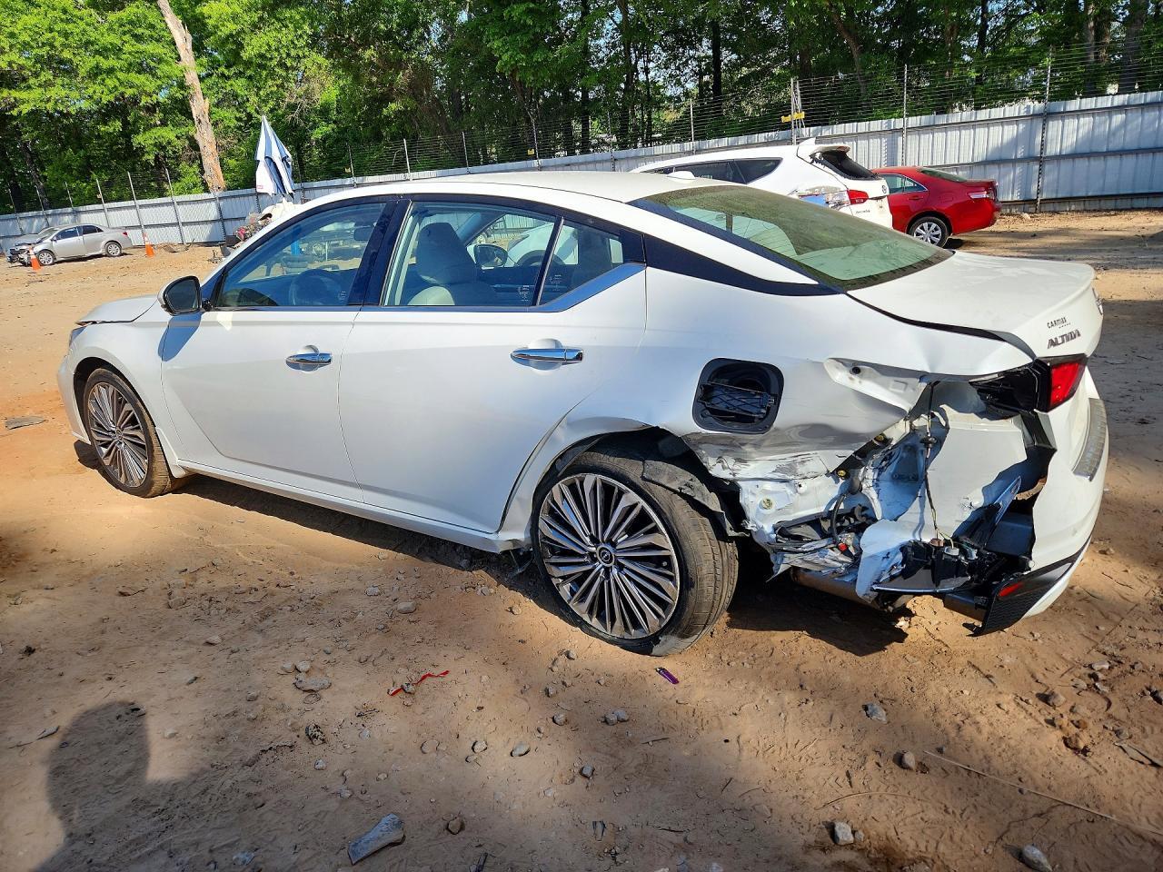 2023 Nissan Altima Sl - Image 2