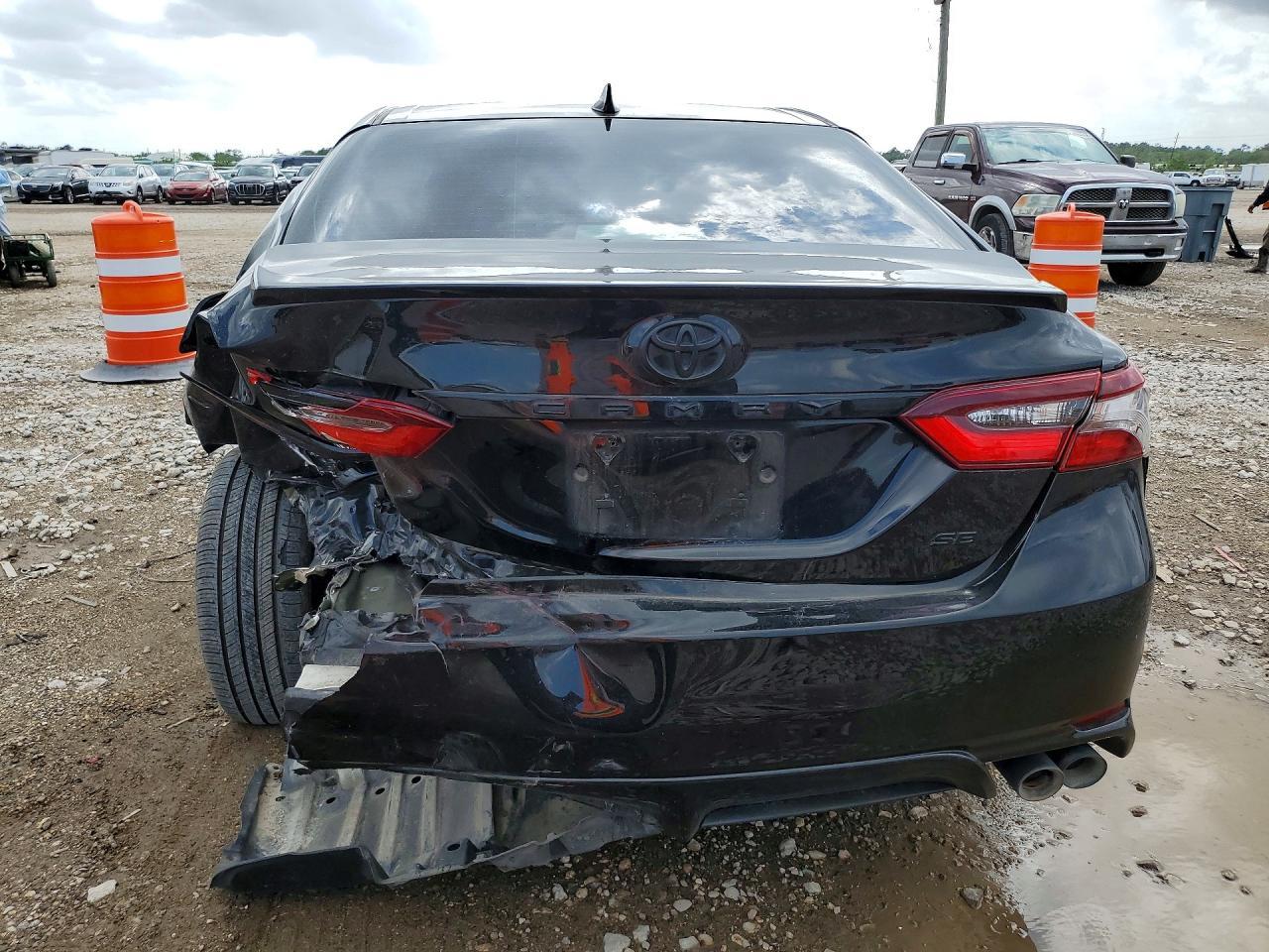 2021 Toyota Camry Se - Фото 6