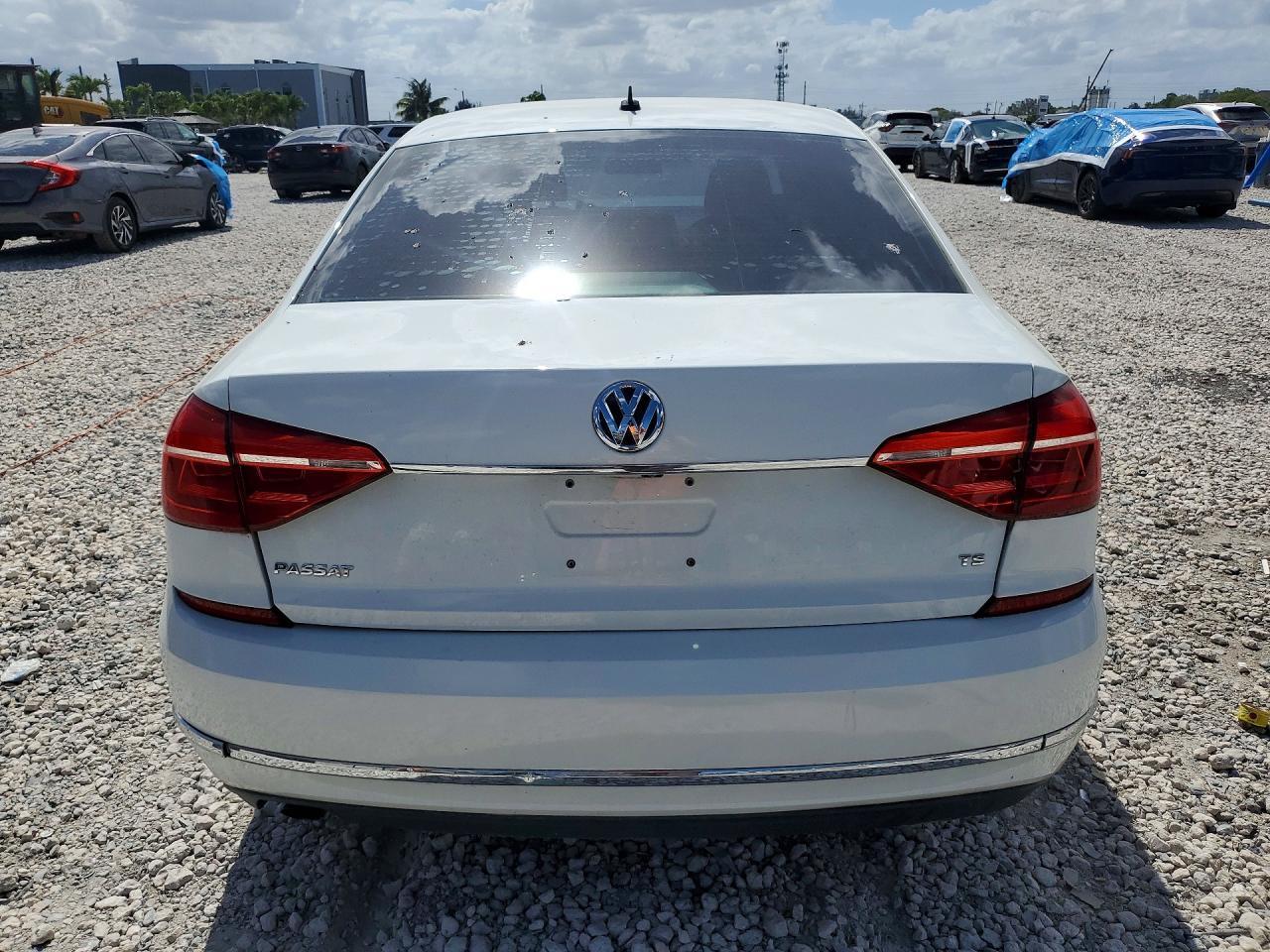 2016 Volkswagen Passat S - Фото 6