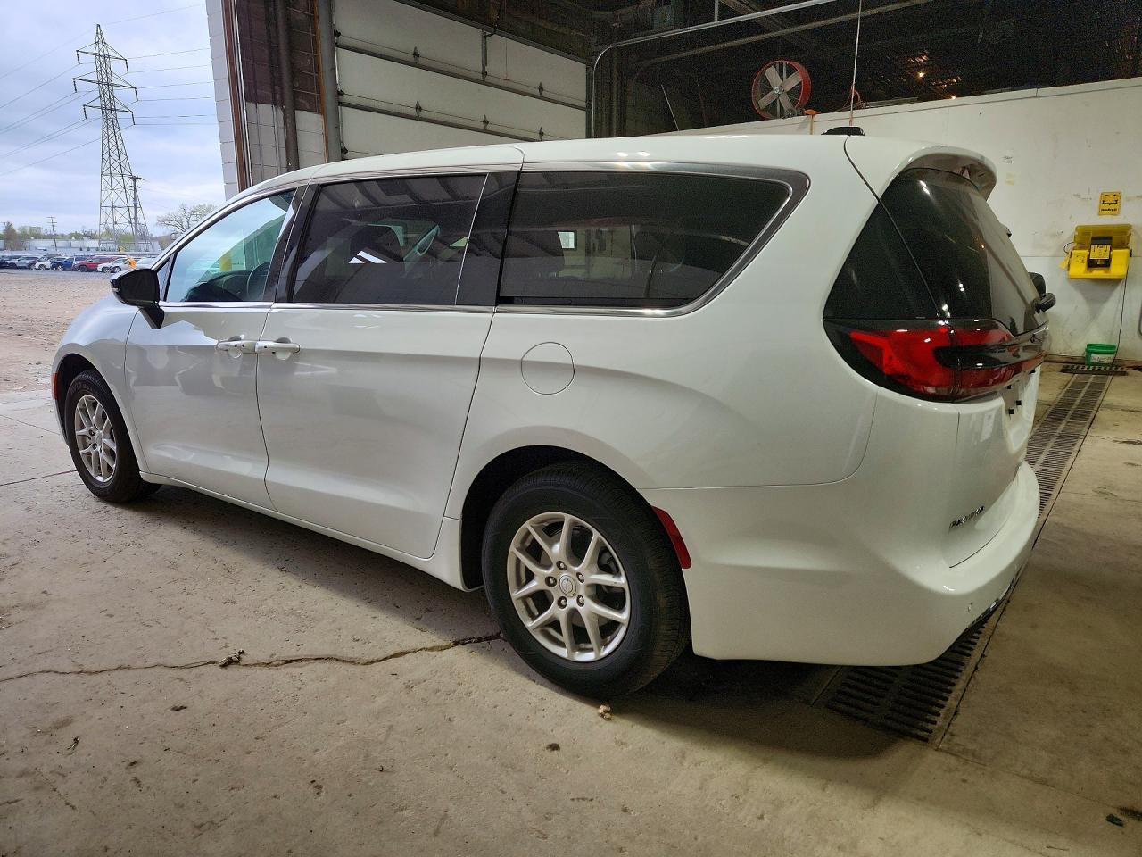 2026 Chrysler Pacifica Select - Фото 2