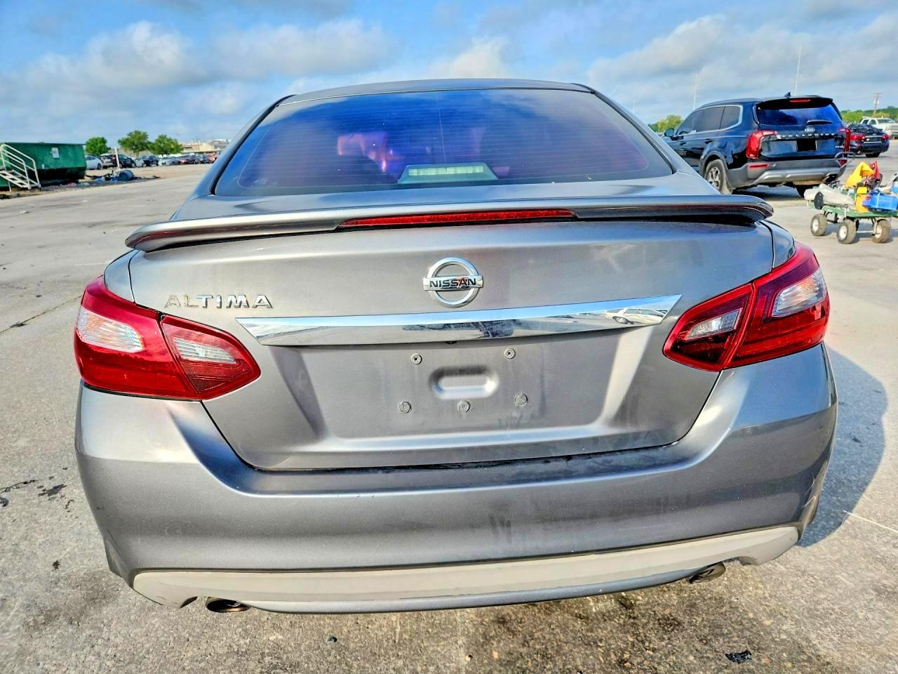 2017 Nissan Altima 2.5 - Image 6