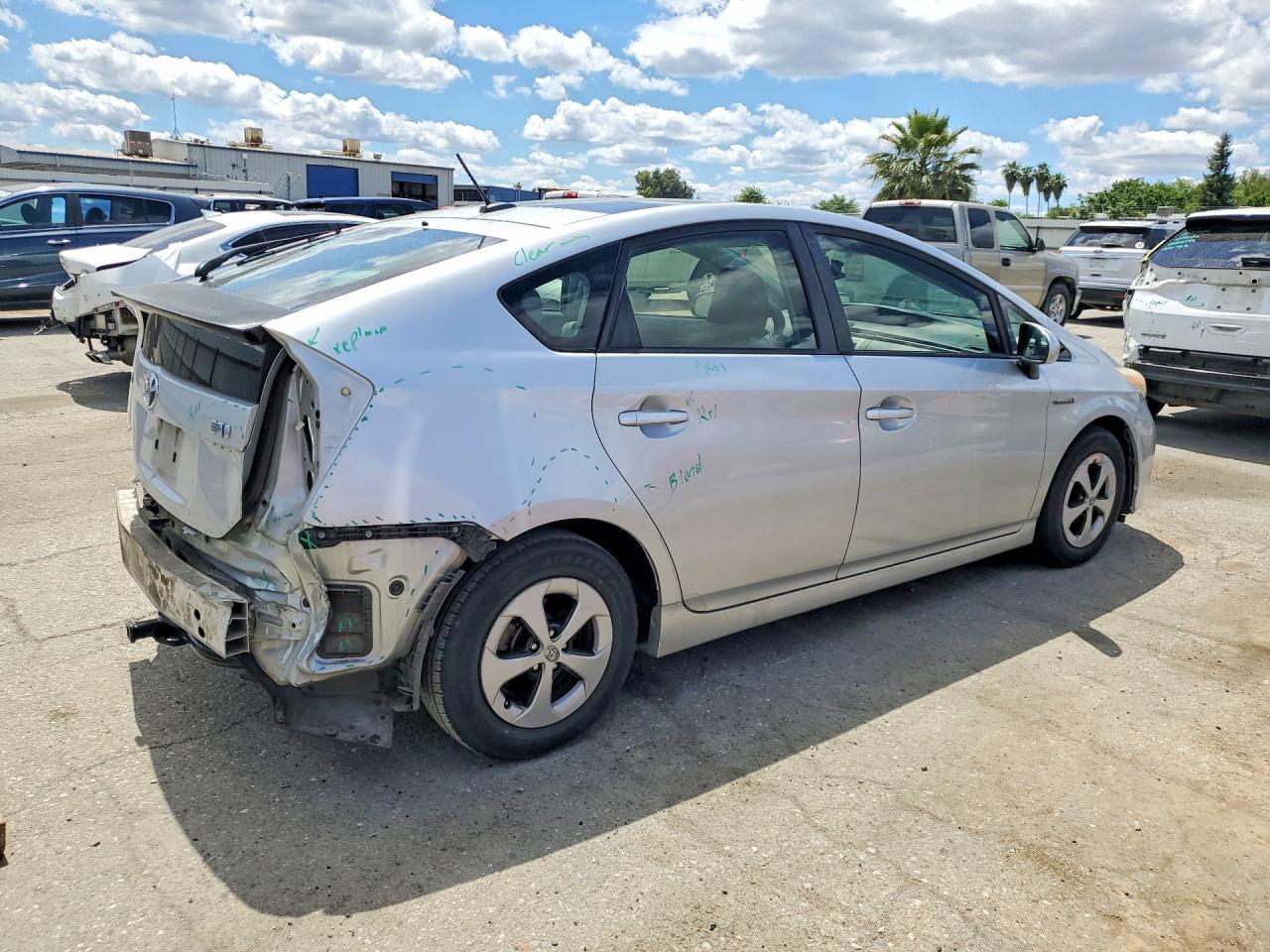 2014 Toyota Prius Three - Image 3