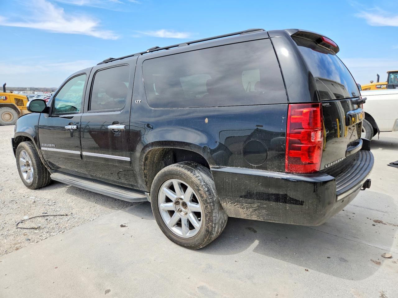 2013 Chevrolet Suburban K1500 Ltz - Фото 2