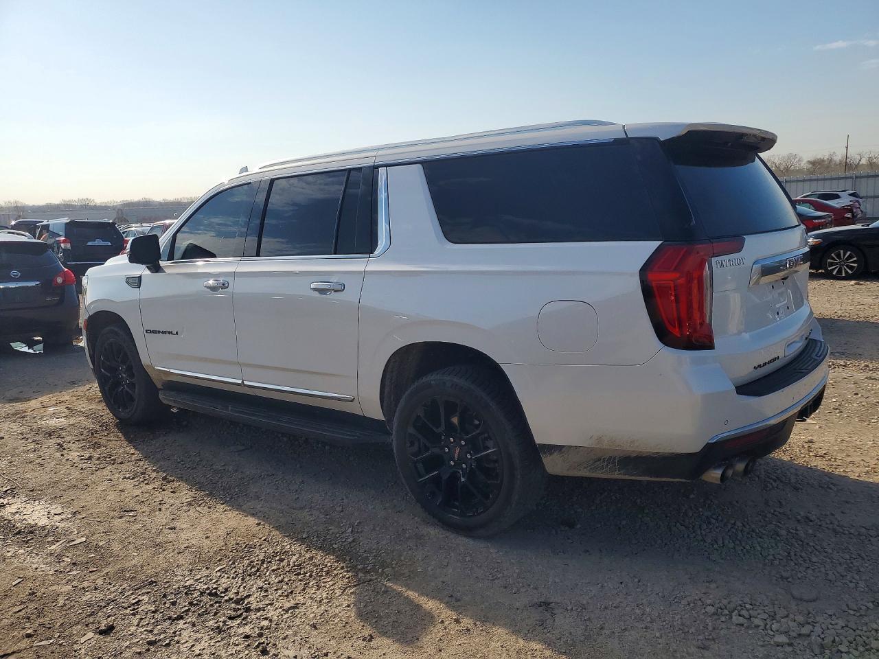 2022 GMC Yukon Xl Denali - Image 2