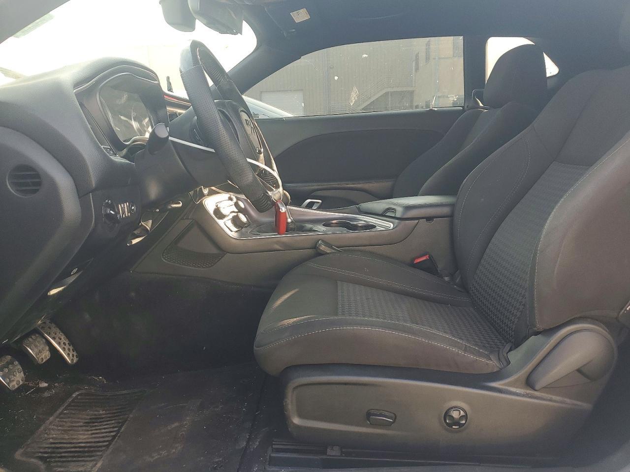 2016 Dodge Challenger R - Image 7