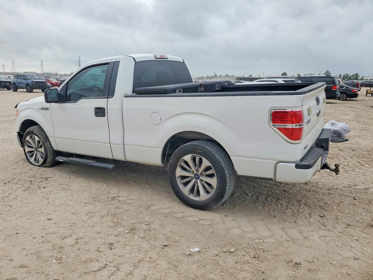 2011 Ford F150 - Image 2