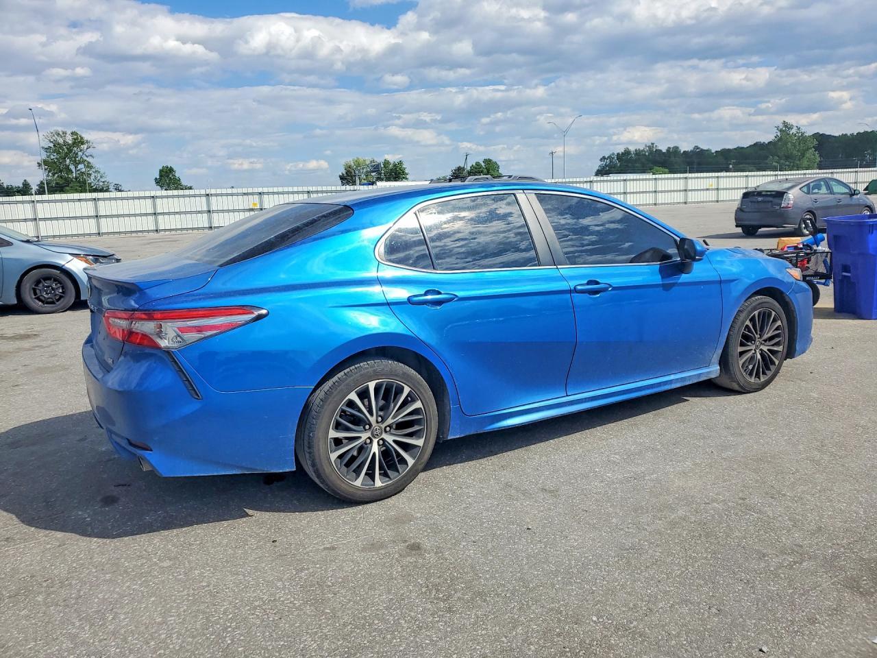 2018 Toyota Camry Se - Image 3