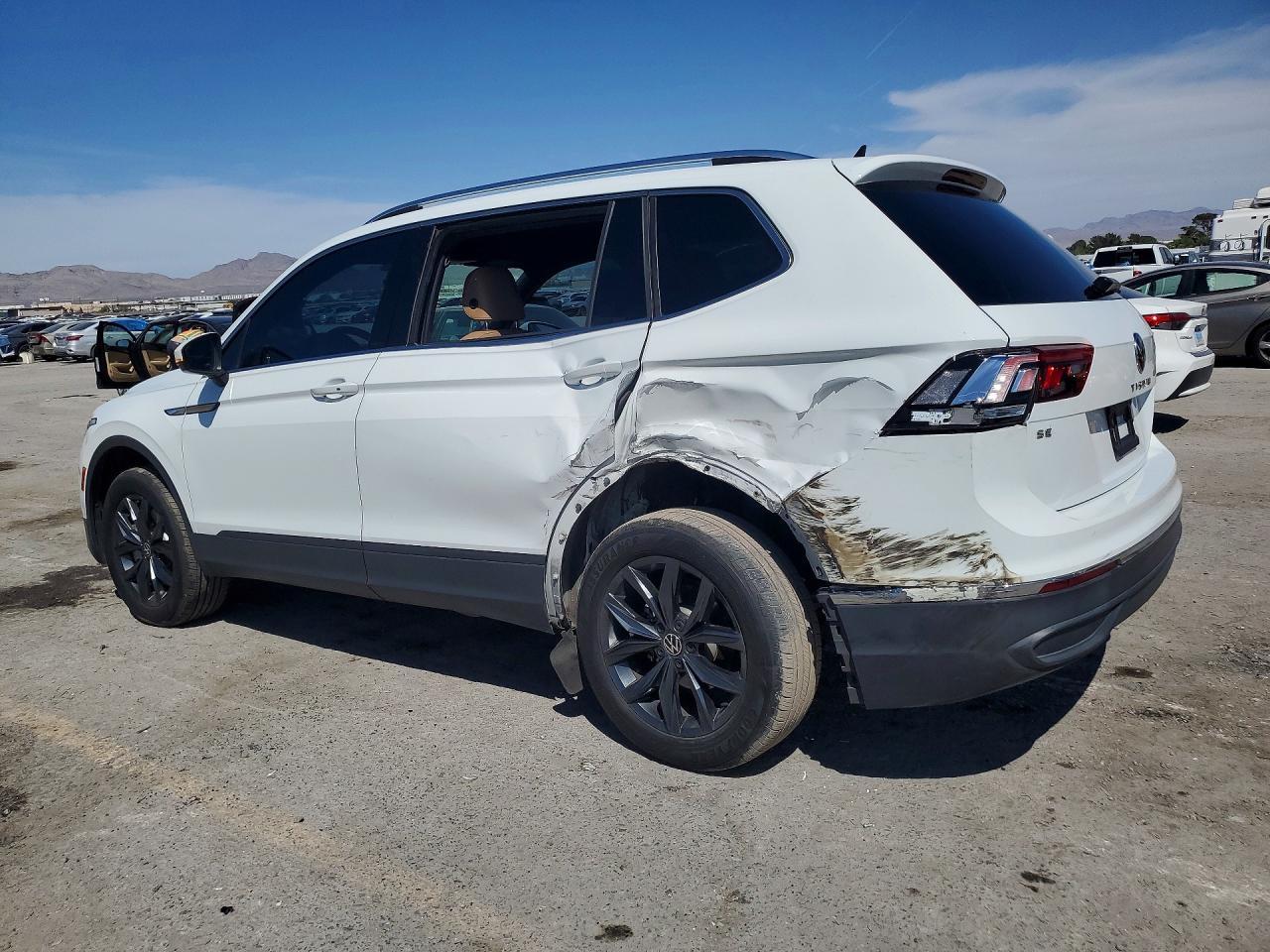 2022 Volkswagen Tiguan Se - Image 2