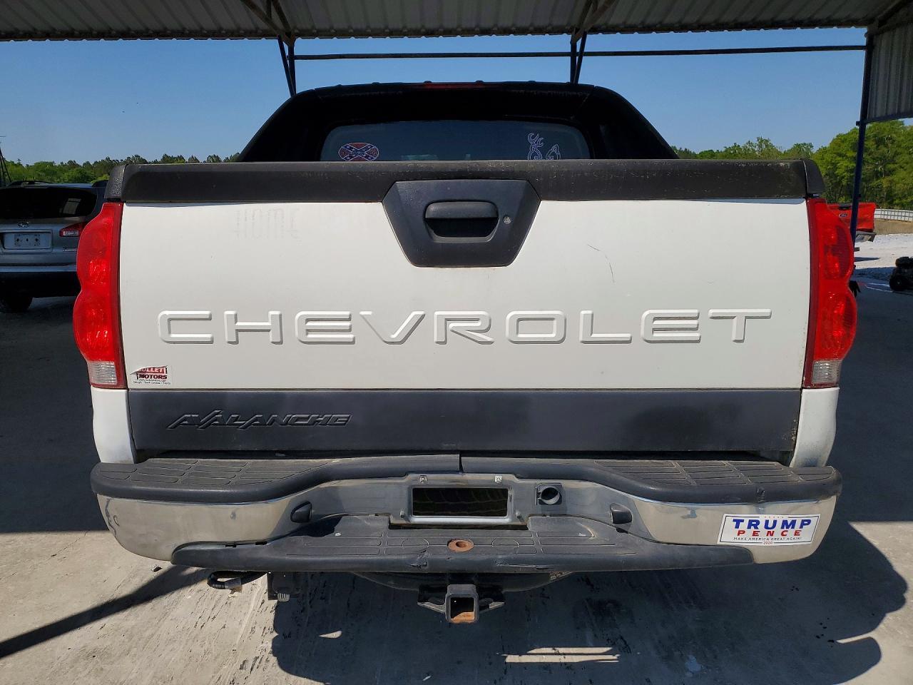 2005 Chevrolet Avalanche C1500 - Image 6
