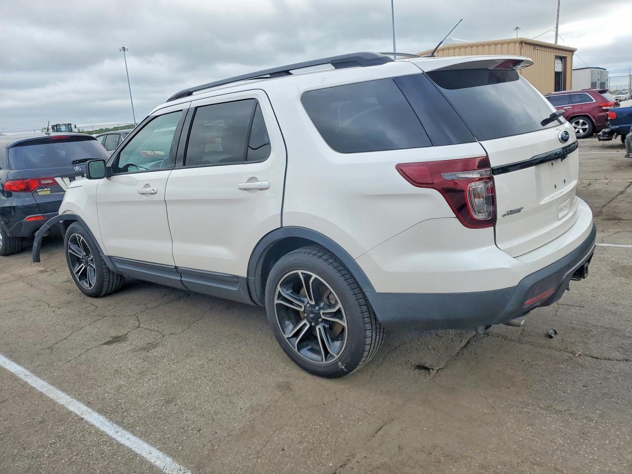 2015 Ford Explorer Sport - Фото 2