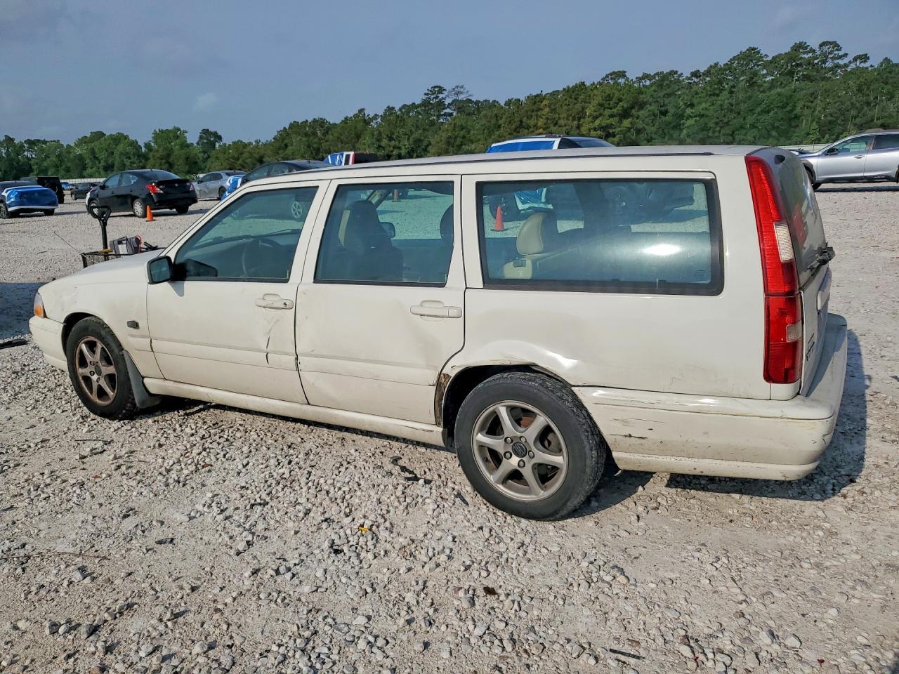 1999 Volvo V70 - Фото 2