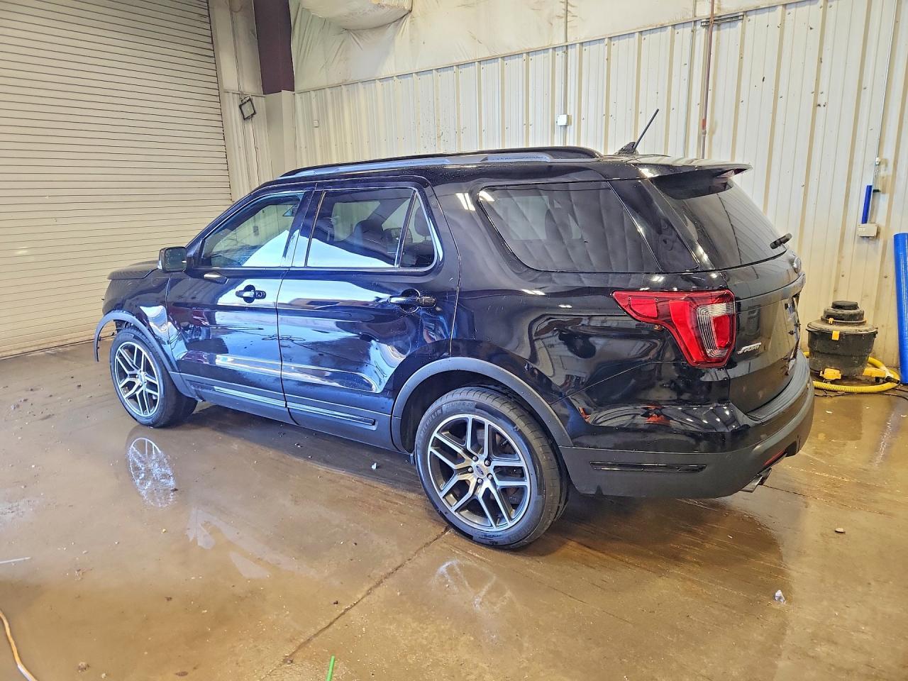 2018 Ford Explorer Sport - Image 2