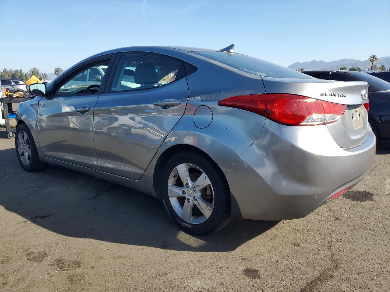 2013 Hyundai Elantra Gls - Фото 2