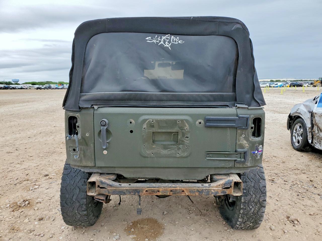2015 Jeep Wrangler Unlimited Rubicon - Image 6