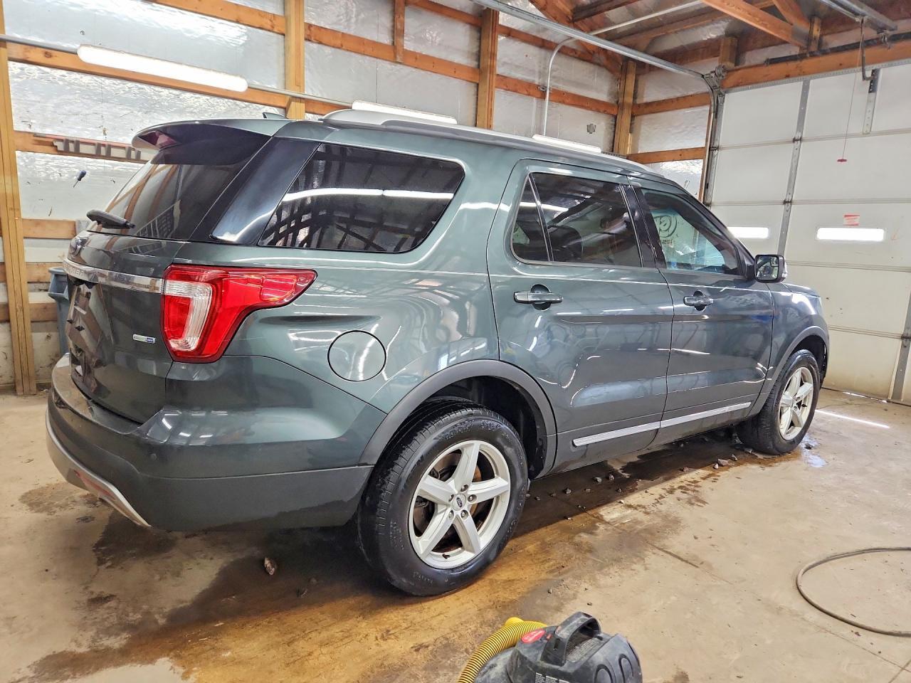 2016 Ford Explorer Xlt - Фото 3