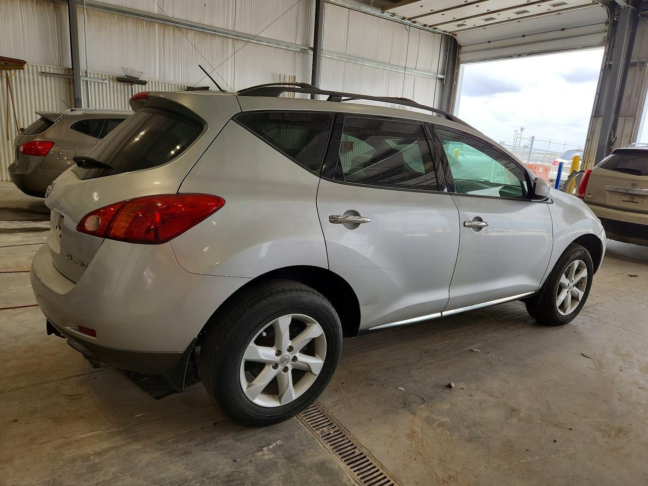 2010 Nissan Murano S - Фото 3