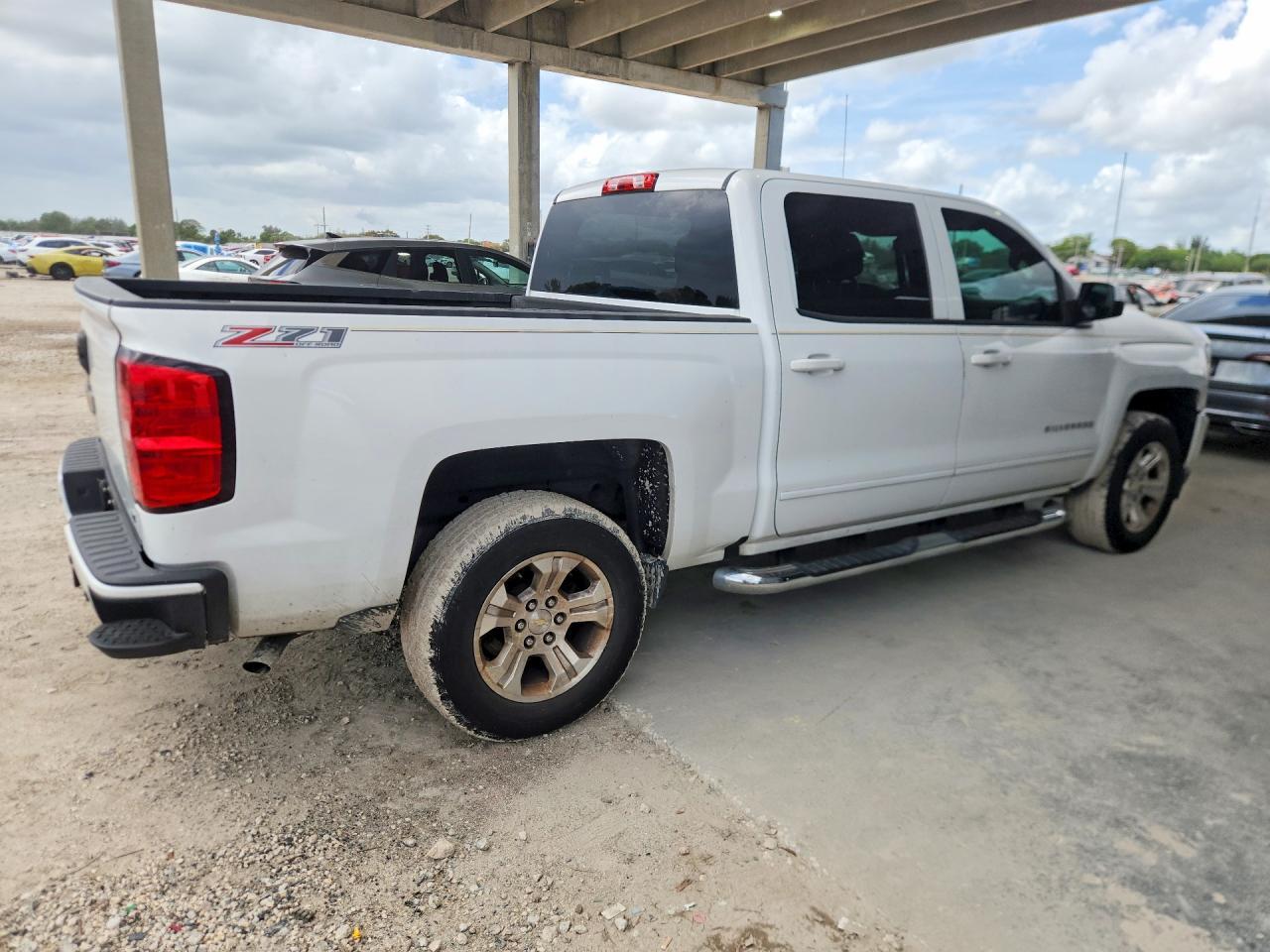 2017 Chevrolet Silverado K1500 Lt - Image 3
