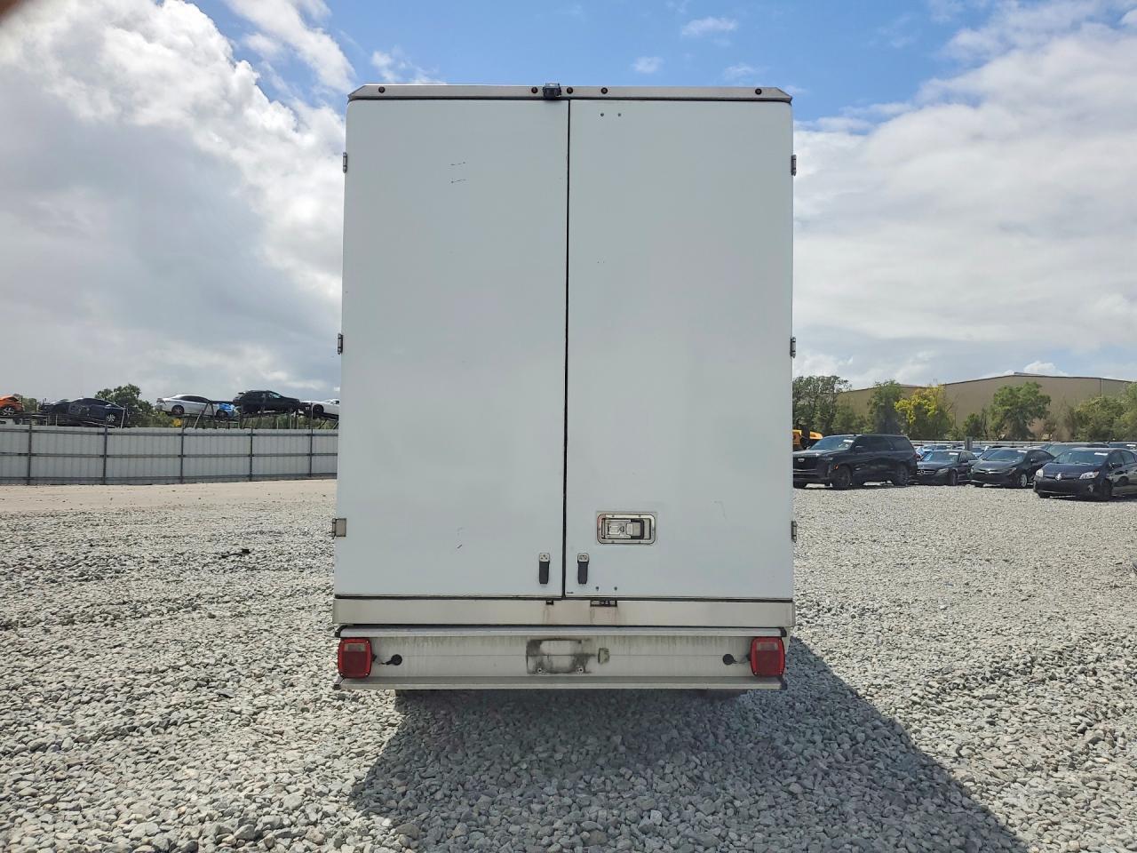 2020 Ford Transit Delivery Truck - Фото 6
