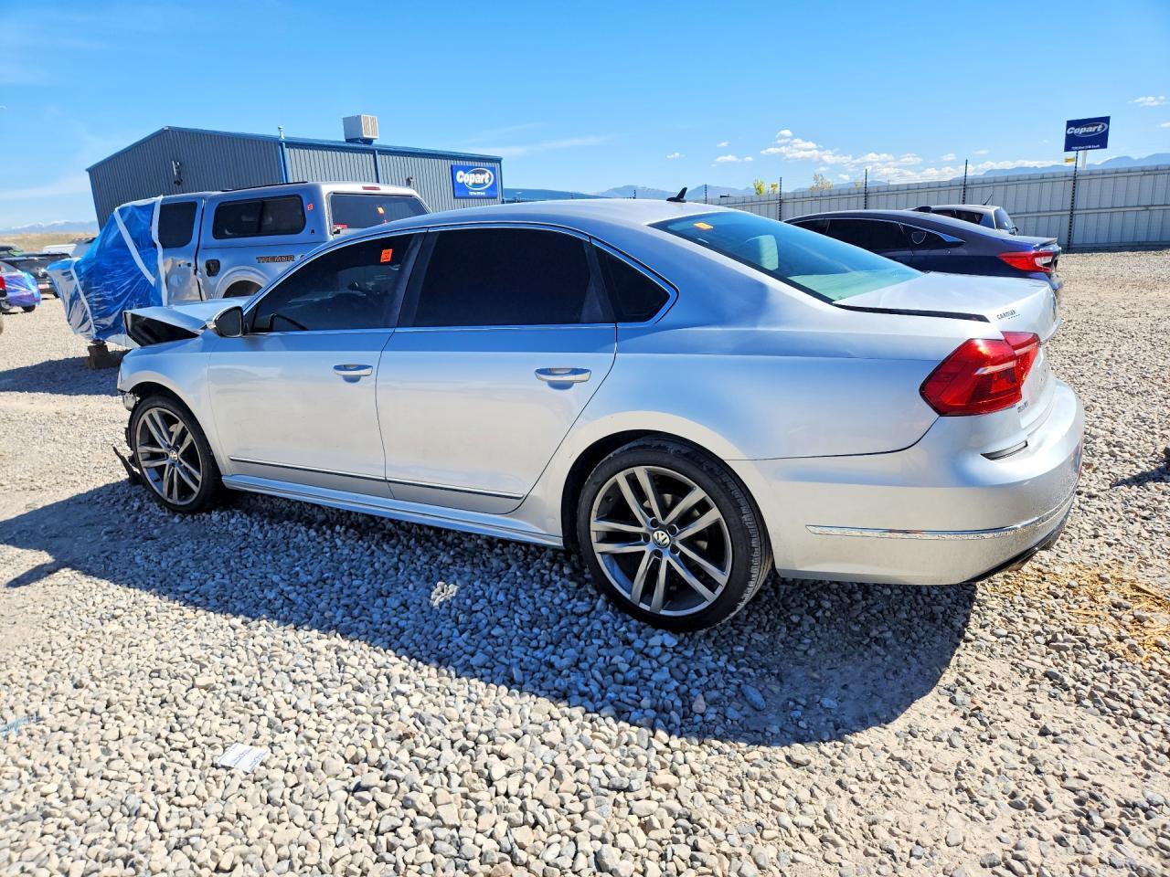 2016 Volkswagen Passat S - Фото 2